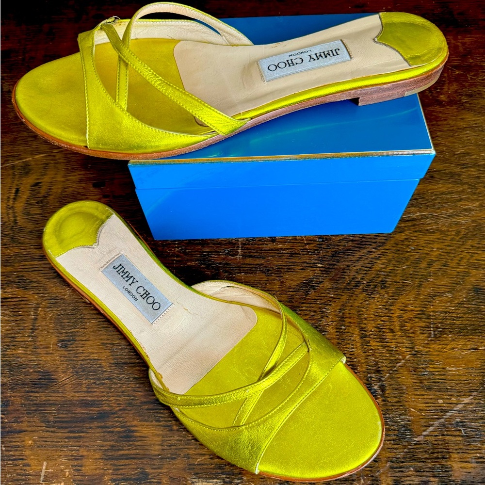 JIMMY CHOO Flats, Bright Green SZ: 9.5
Wear consistent with age and use.